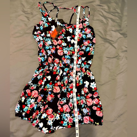 NWT Floral Romper | M - Picture 9 of 13